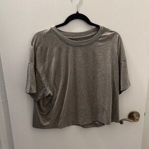 Vuori Heather Gray Short Sleeve Tee